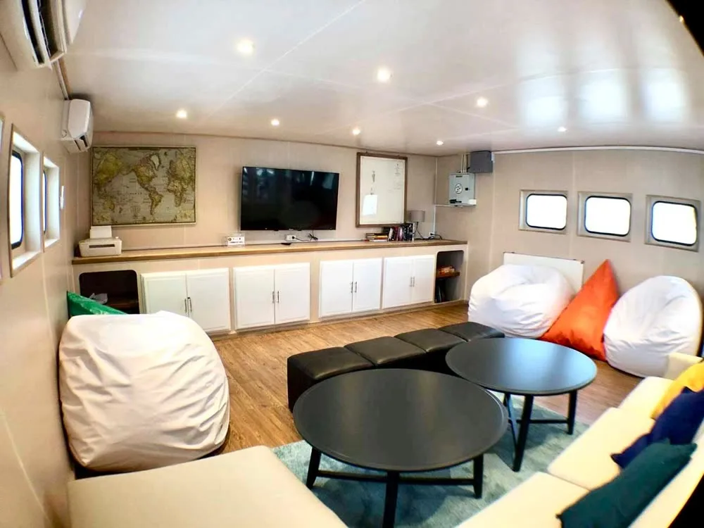 Manta Queen 3 — yacht photograph 3