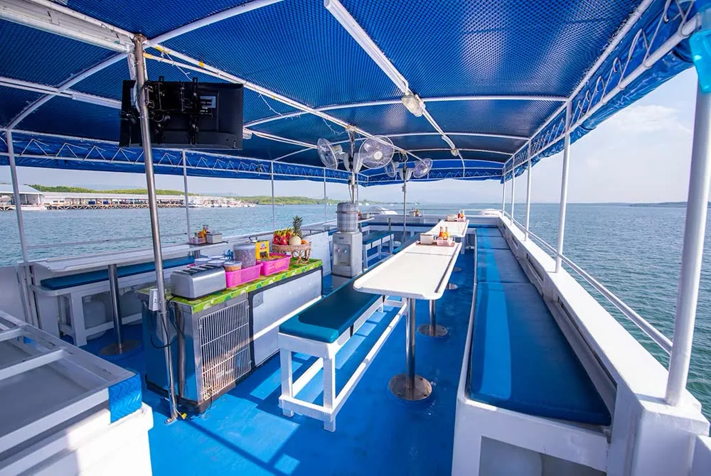 Manta Queen 5 — yacht photograph 2