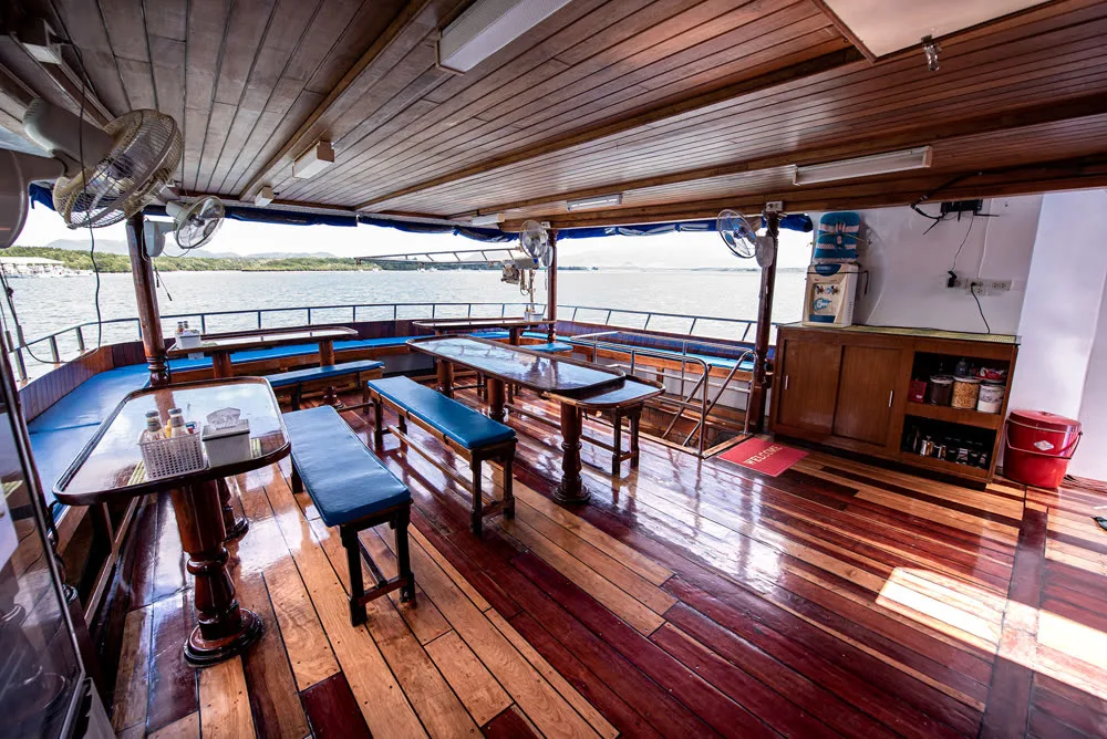 Manta Queen 8 — yacht photograph 2