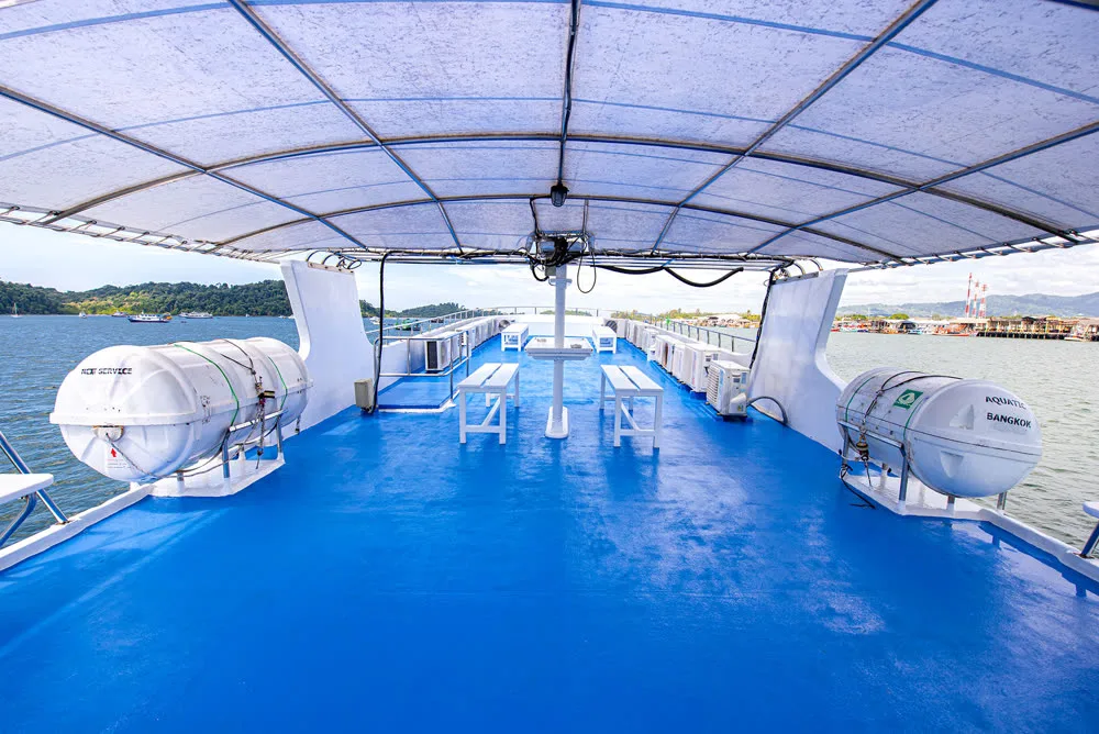 Manta Queen 8 — yacht photograph 3