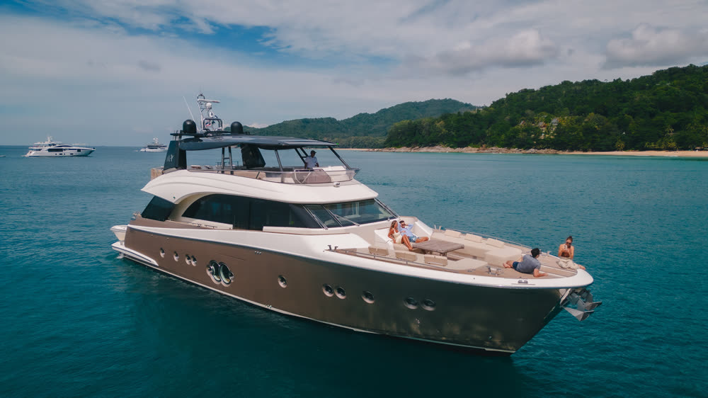 MCY 86 · Monte Carlo Yachts MCY 86 — Приватная чартерная яхта, Phuket