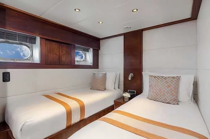 MIA KAI — yacht photograph 10
