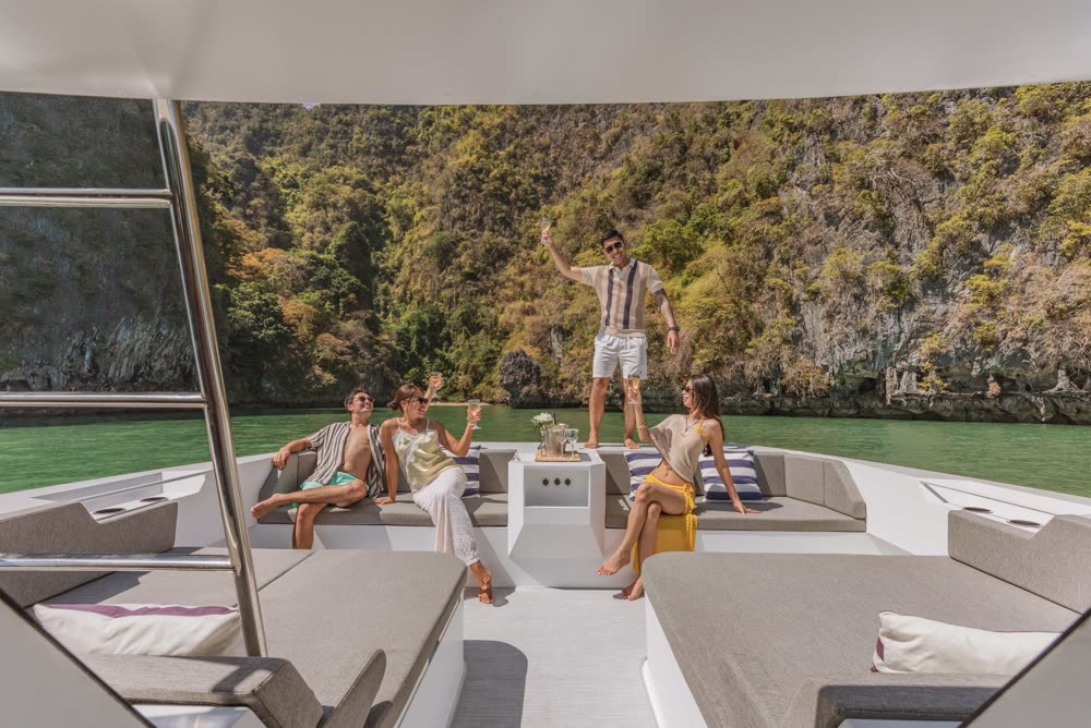 Prada — Люкс-катамаран, Phuket