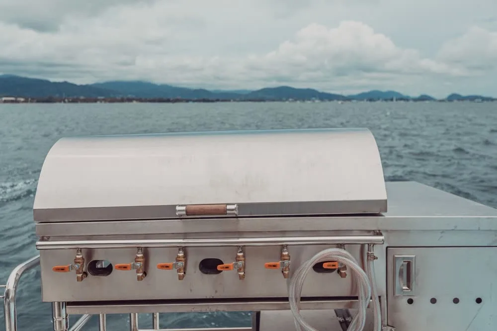 Tahiti — yacht photograph 3