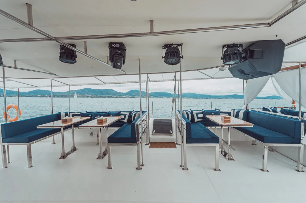 Tahiti — yacht photograph 5