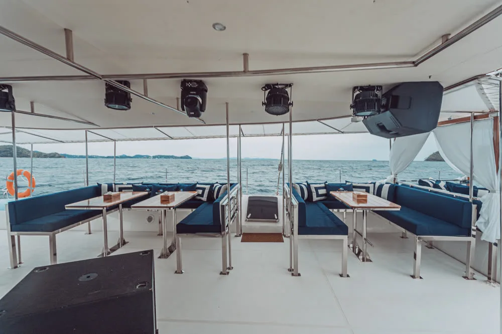 Tahiti — yacht photograph 7