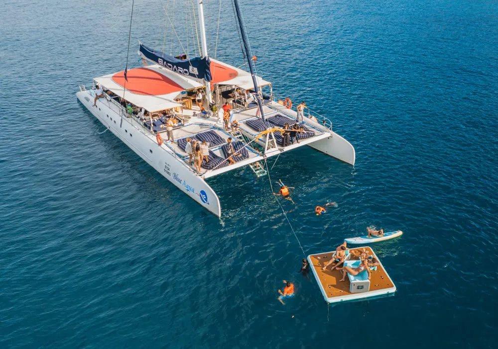 Tahiti — yacht photograph 1