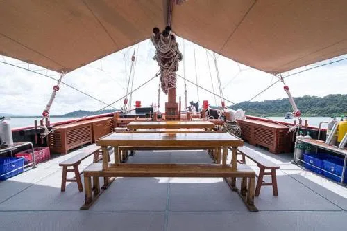 The Junk — yacht photograph 5