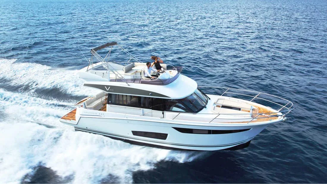 Velasco 43F — yacht photograph 3