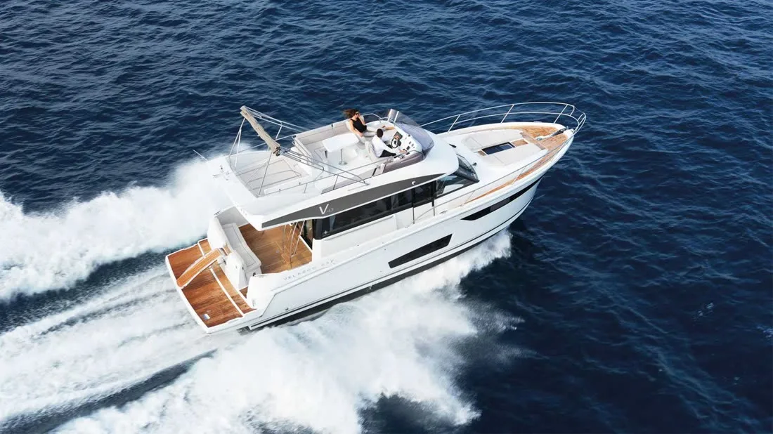 Velasco 43F — yacht photograph 4