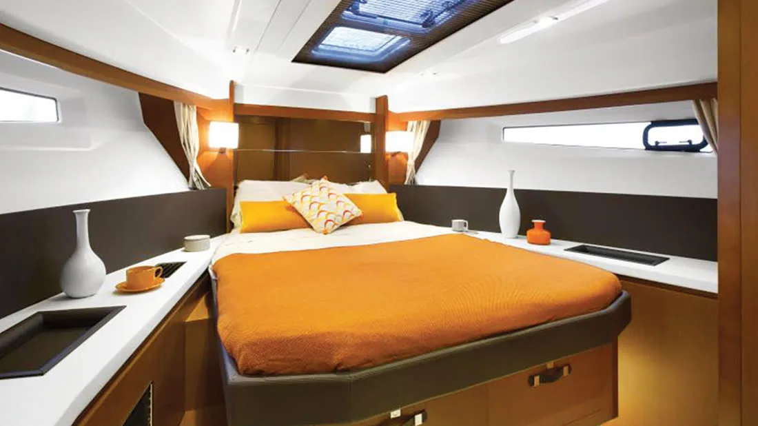 Velasco 43F — yacht photograph 7