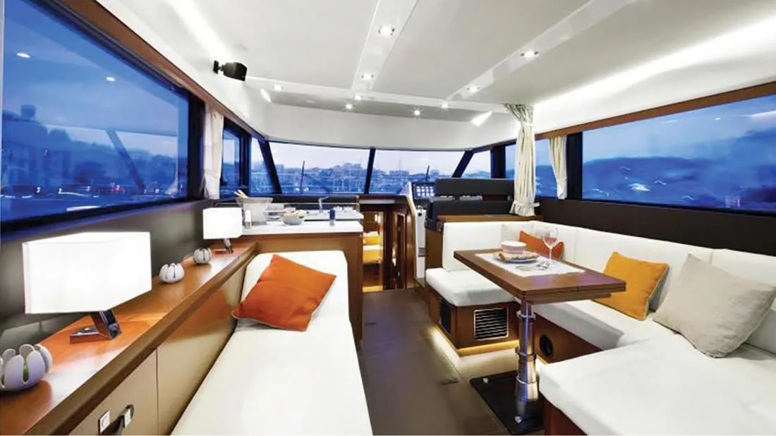 Velasco 43F — yacht photograph 8